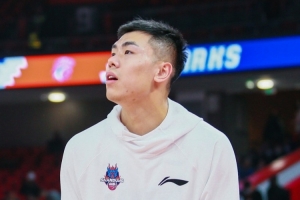 今天是神射手！刘毅替补10投8中&amp;三分3投全中射落19分