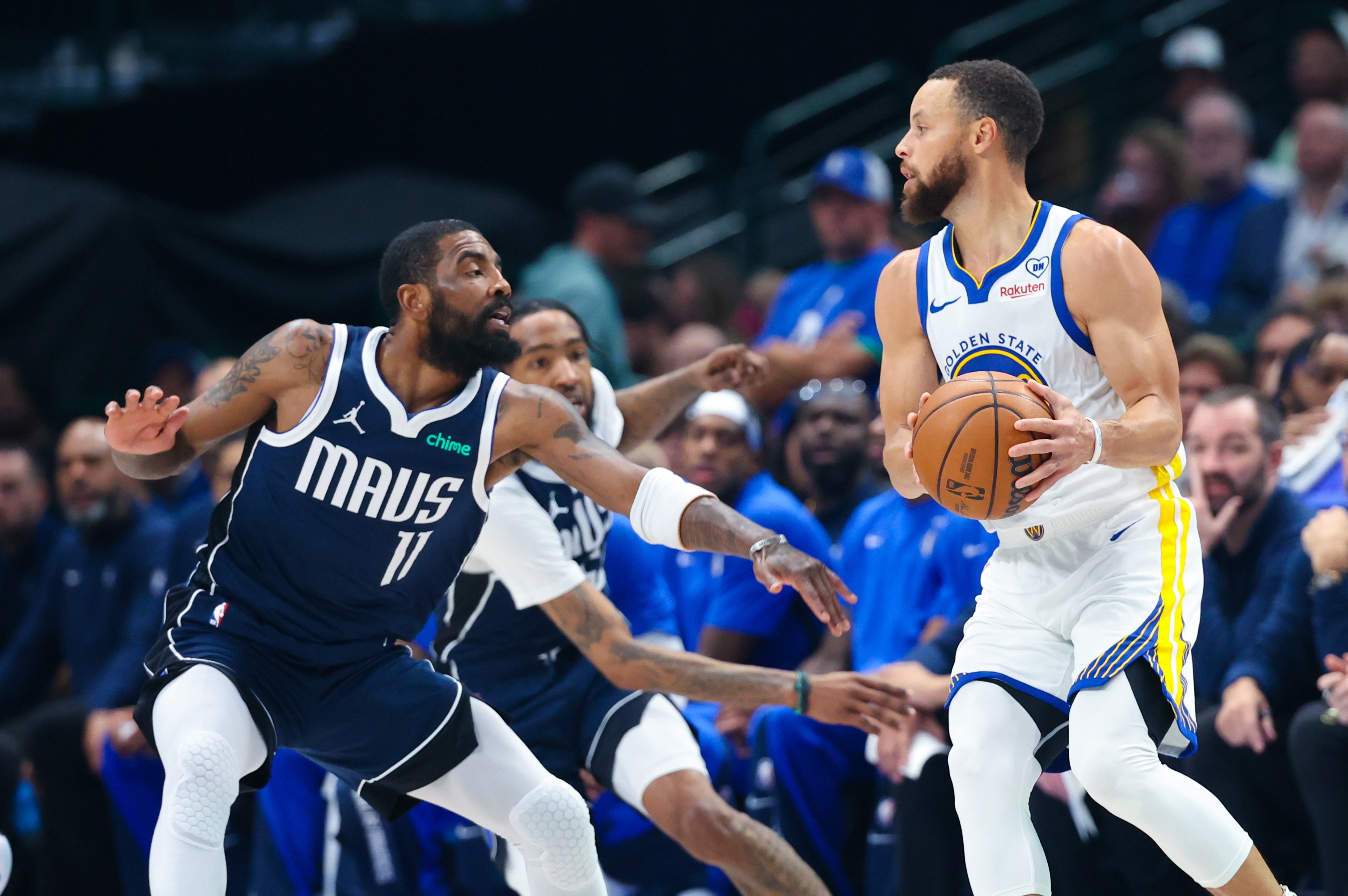 天天盈球官网-本人还没上脚征战过~库里：穿欧文3代比赛征求过欧文的同意